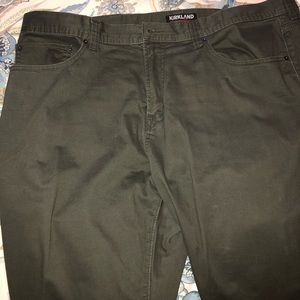 Men’s light-weight slim flat-front grey khakis.